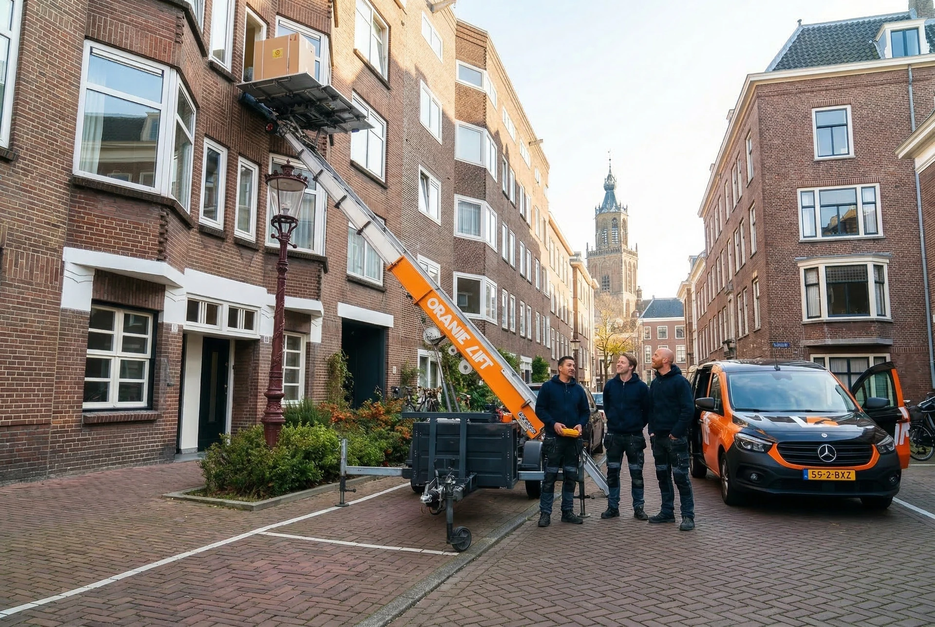 Meubellift in actie bij woning in Eindhoven