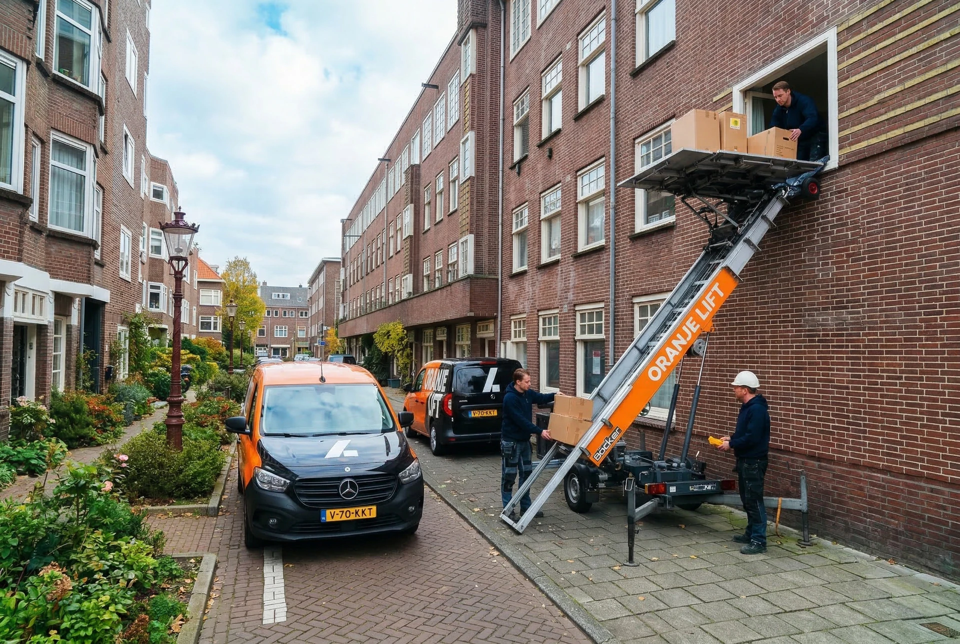 Aanhangerlift geplaatst in een smalle straat in Eindhoven