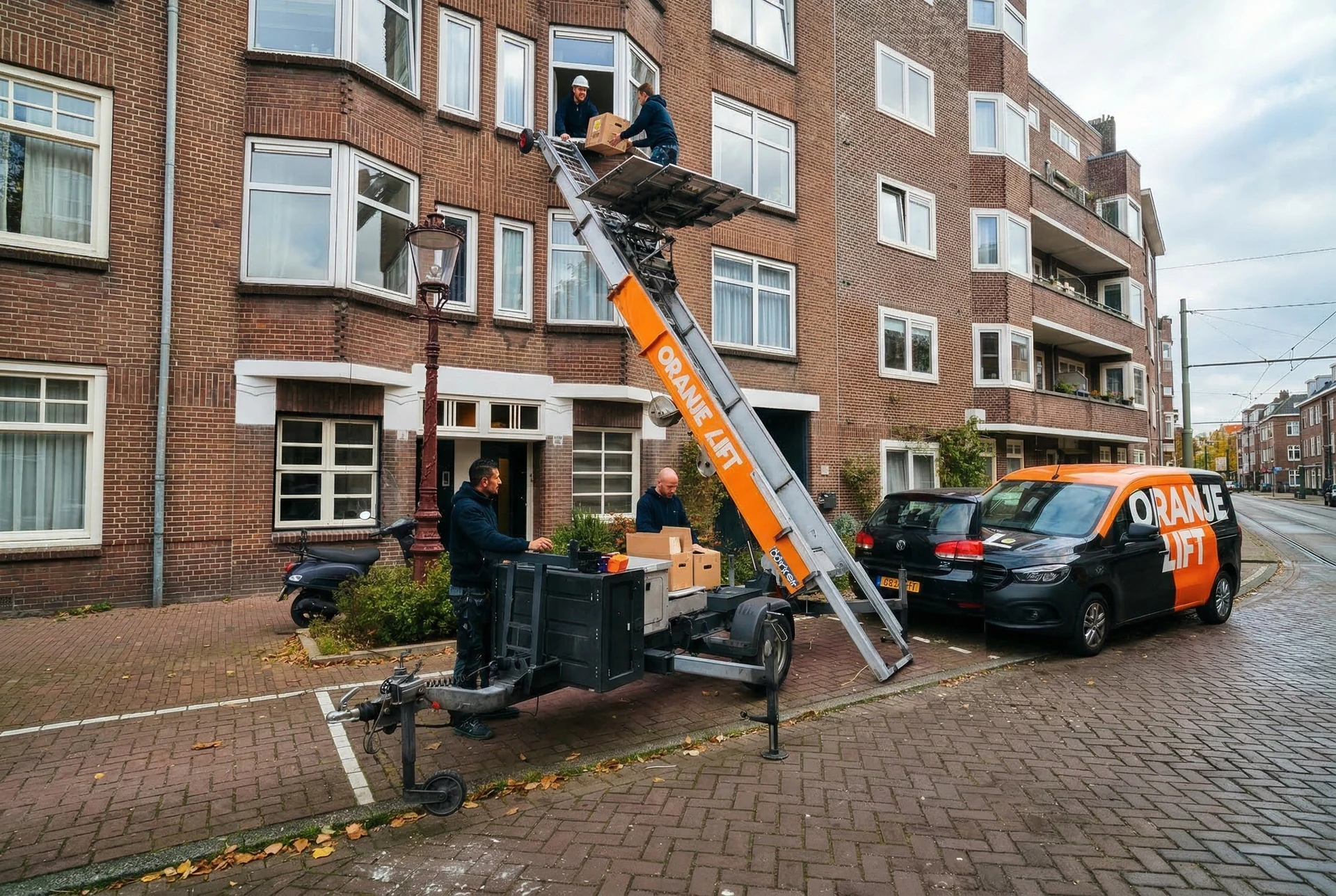 Verhuislift in actie bij woning in Eindhoven